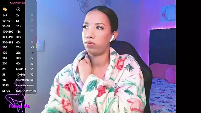 Snapshot of SallyWhitee chatting on September 17, 2025, 3:52 am SallyWhitee online show from September 17, 2025, 3:52 am