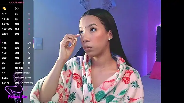 Snapshot of SallyWhitee chatting on September 30, 2025, 5:12 am SallyWhitee online show from September 30, 2025, 5:12 am