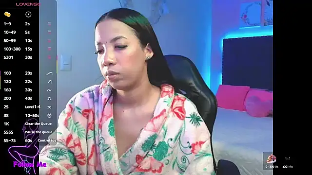 Snapshot of SallyWhitee chatting on October 4, 2025, 4:21 am SallyWhitee online show from October 4, 2025, 4:21 am