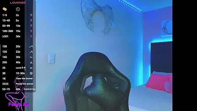 Snapshot of SallyWhitee chatting on October 27, 2025, 3:43 am SallyWhitee online show from October 27, 2025, 3:43 am