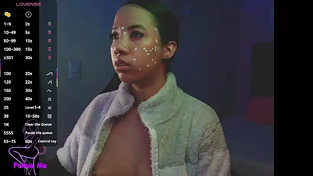 Snapshot of SallyWhitee chatting on November 3, 2025, 4:47 am SallyWhitee online show from November 3, 2025, 4:47 am