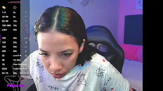 Snapshot of SallyWhitee chatting on November 14, 2025, 4:44 am SallyWhitee online show from November 14, 2025, 4:44 am