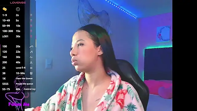 Snapshot of SallyWhitee chatting on November 28, 2025, 4:48 am SallyWhitee online show from November 28, 2025, 4:48 am