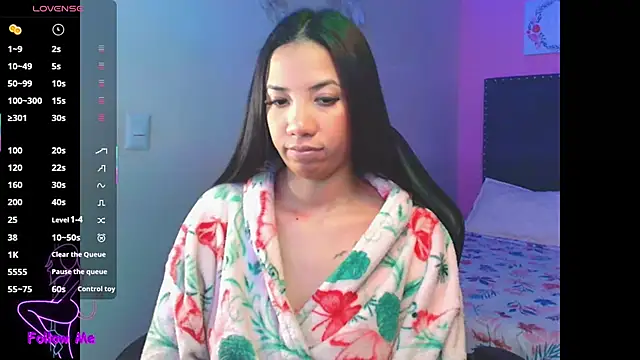 Snapshot of SallyWhitee chatting on December 2, 2025, 5:02 am SallyWhitee online show from December 2, 2025, 5:02 am