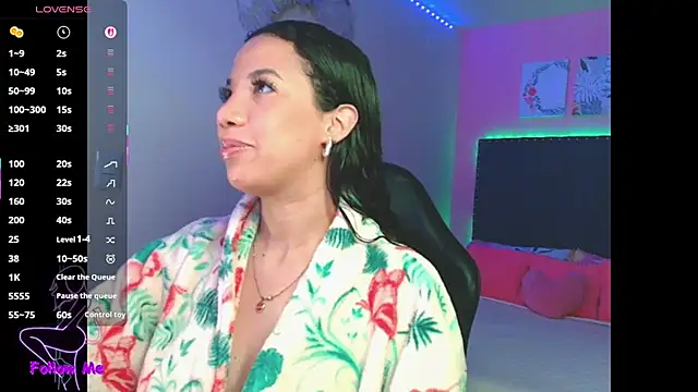 Snapshot of SallyWhitee chatting on December 20, 2025, 4:19 am SallyWhitee online show from December 20, 2025, 4:19 am