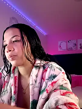 Snapshot of SallyWhitee chatting on January 6, 2026, 4:16 am SallyWhitee online show from January 6, 2026, 4:16 am