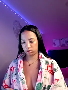 Snapshot of SallyWhitee chatting on February 4, 2026, 4:40 am SallyWhitee online show from February 4, 2026, 4:40 am