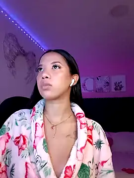 Snapshot of SallyWhitee chatting on February 5, 2026, 5:01 am SallyWhitee online show from February 5, 2026, 5:01 am