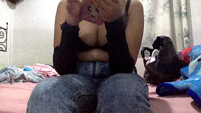 sharonlopez9611 online show from May 24, 2026, 3:33 am