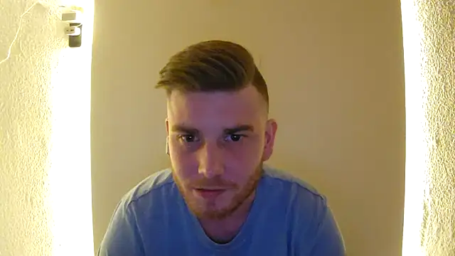 Snapshot of Foxtrott_242 chatting on April 30, 2026, 11:31 pm Foxtrott 242 online show from April 30, 2026, 11:31 pm