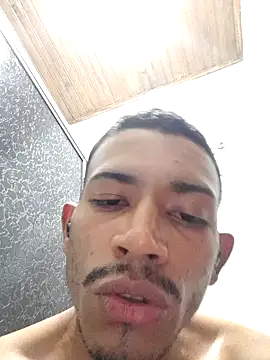 Snapshot of Mineirinho043 chatting on March 8, 2025, 2:01 am Mineirinho043 online show from March 8, 2025, 2:01 am