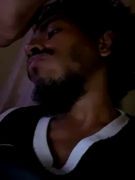 Snapshot of Mineirinho043 chatting on November 30, 2025, 12:58 am Mineirinho043 online show from November 30, 2025, 12:58 am