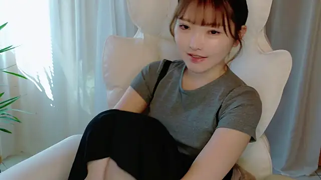 Snapshot of mimitan4545 chatting on February 20, 2025, 4:07 am mimitan4545 online show from February 20, 2025, 4:07 am