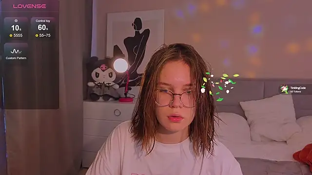 Mia Luw online show from October 12, 2025, 4:44 am