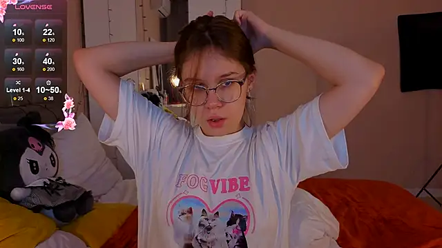 Mia Luw online show from December 19, 2025, 4:19 am