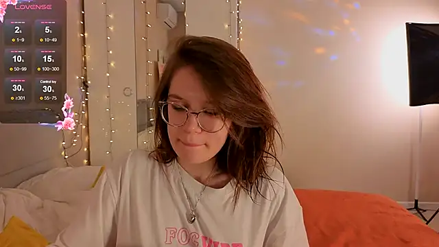 Mia Luw online show from January 11, 2026, 5:12 am