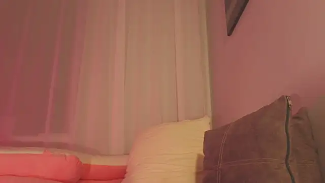 Snapshot of Mia_Luw chatting on June 14, 2026, 3:25 pm Mia Luw online show from June 14, 2026, 3:25 pm