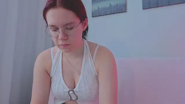 Mia Luw online show from June 27, 2026, 4:06 am