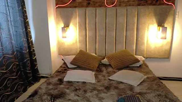 Alektra bryce online show from September 24, 2025, 7:39 pm