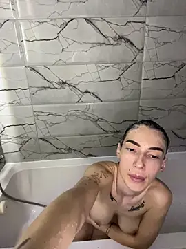 Celine Roxelle online show from November 20, 2025, 6:07 pm