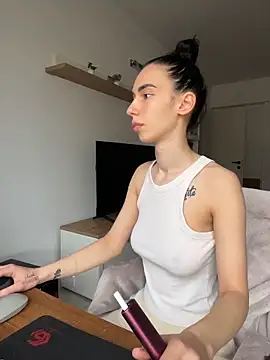 Celine Roxelle online show from April 30, 2026, 2:45 pm