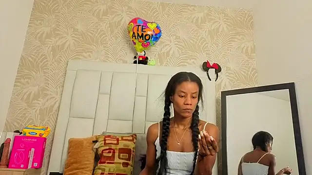 dafnnelewis online show from April 22, 2026, 11:56 am