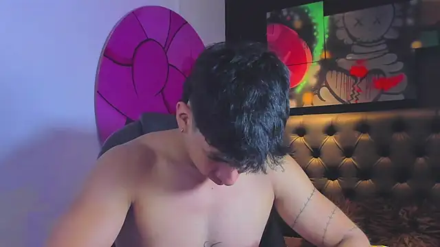 ISAAC CRYSTON online show from October 9, 2025, 7:34 pm