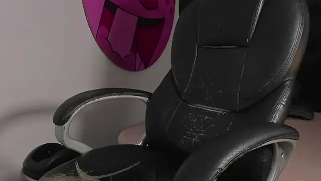 ISAAC CRYSTON online show from October 17, 2025, 7:38 pm