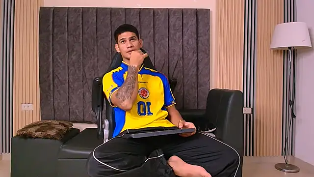 ANDRES STUD online show from July 19, 2026, 3:43 am