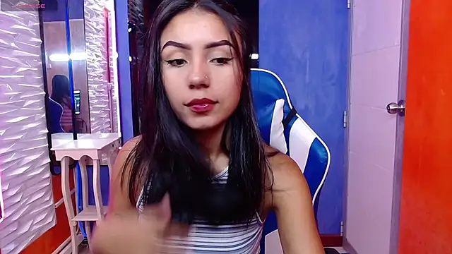 Snapshot of julieta_fn chatting on November 18, 2025, 2:43 pm julieta fn online show from November 18, 2025, 2:43 pm