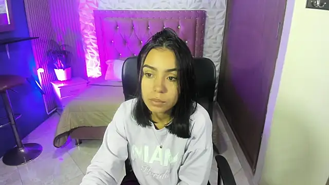 Snapshot of julieta_fn chatting on June 20, 2026, 12:41 pm julieta fn online show from June 20, 2026, 12:41 pm
