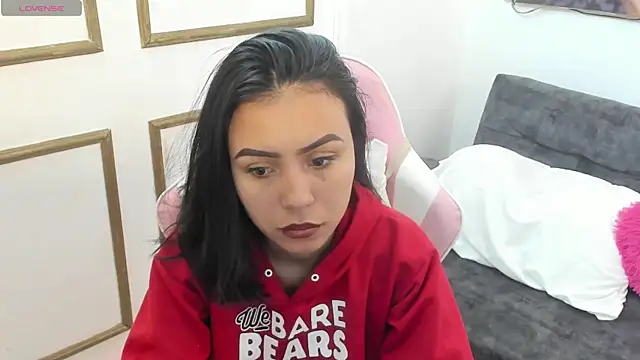 Snapshot of julieta_fn chatting on July 10, 2026, 2:30 pm julieta fn online show from July 10, 2026, 2:30 pm
