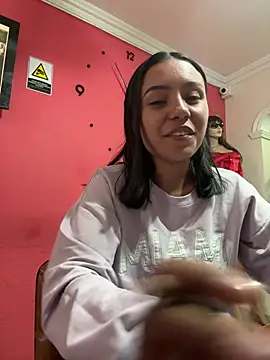 Snapshot of julieta_fn chatting on July 22, 2026, 2:31 pm julieta fn online show from July 22, 2026, 2:31 pm