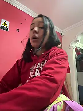 Snapshot of julieta_fn chatting on July 25, 2026, 12:58 pm julieta fn online show from July 25, 2026, 12:58 pm