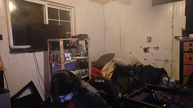 nuttyking2022 online show from November 21, 2025, 1:37 am