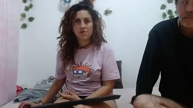 Snapshot of jeans_and_emma chatting on March 5, 2025, 12:05 am jeans and emma online show from March 5, 2025, 12:05 am