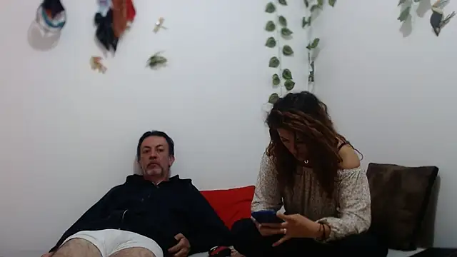 Snapshot of jeans_and_emma chatting on March 6, 2025, 12:21 am jeans and emma online show from March 6, 2025, 12:21 am