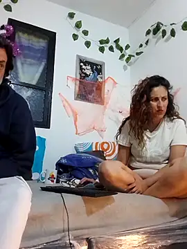 Snapshot of jeans_and_emma chatting on October 24, 2025, 1:46 am jeans and emma online show from October 24, 2025, 1:46 am