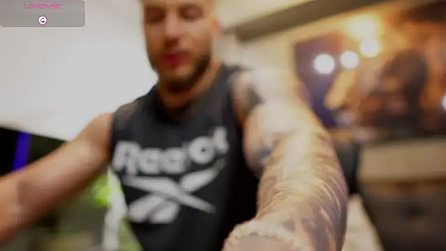 Snapshot of David_blake_ chatting on October 5, 2025, 2:54 am David blake online show from October 5, 2025, 2:54 am