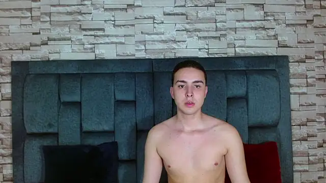 angel holguin22 online show from February 8, 2025, 4:04 pm