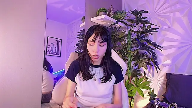 Miaa Lee7 online show from December 16, 2025, 9:31 pm