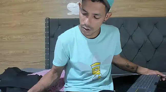 Snapshot of guyeifmaxiro chatting on February 8, 2025, 7:59 pm guyeifmaxiro online show from February 8, 2025, 7:59 pm