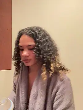 tastylolaaa online show from February 7, 2025, 10:29 am