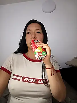 Snapshot of CuteHarper chatting on October 10, 2025, 3:05 am CuteHarper online show from October 10, 2025, 3:05 am