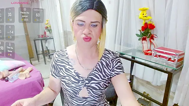 Snapshot of Dolldirtyxxx chatting on October 31, 2025, 5:30 am Dolldirtyxxx online show from October 31, 2025, 5:30 am