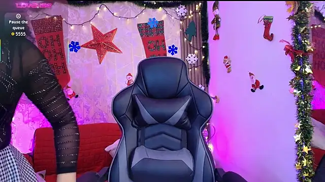 Cintiia Holmes online show from December 19, 2025, 11:39 am