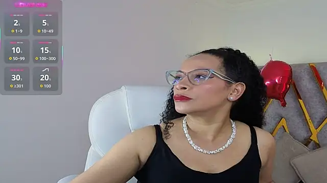 Cintiia Holmes online show from March 13, 2026, 11:44 pm