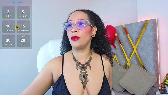 Cintiia Holmes online show from March 16, 2026, 11:31 pm