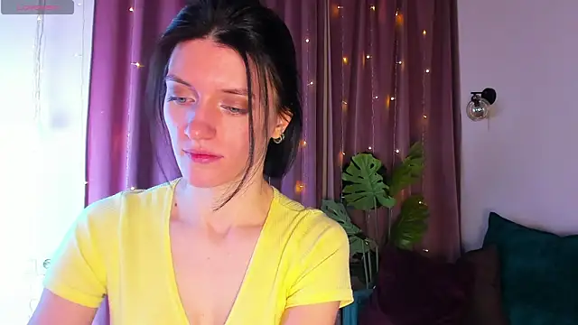 roxy riot  online show from February 6, 2025, 6:40 am