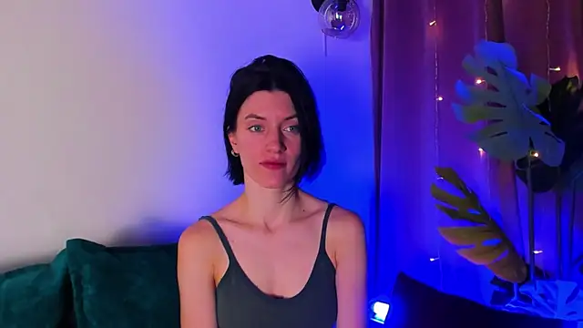 roxy riot  online show from February 8, 2025, 4:25 am